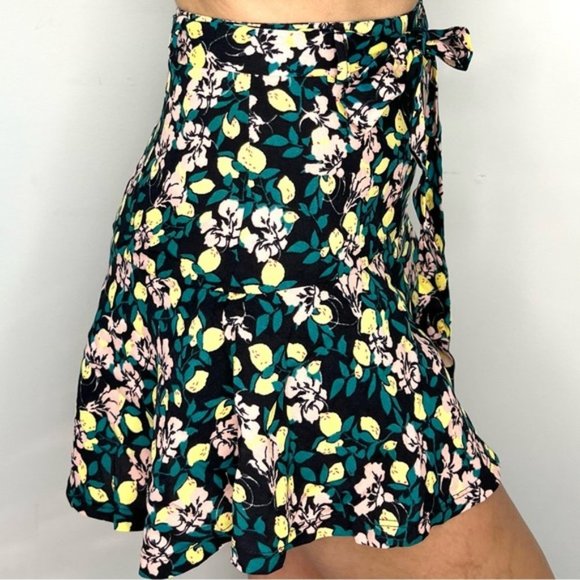 Follow Me Dresses & Skirts - FOLLOW Me black green floral lemon print skort mini skirt 34